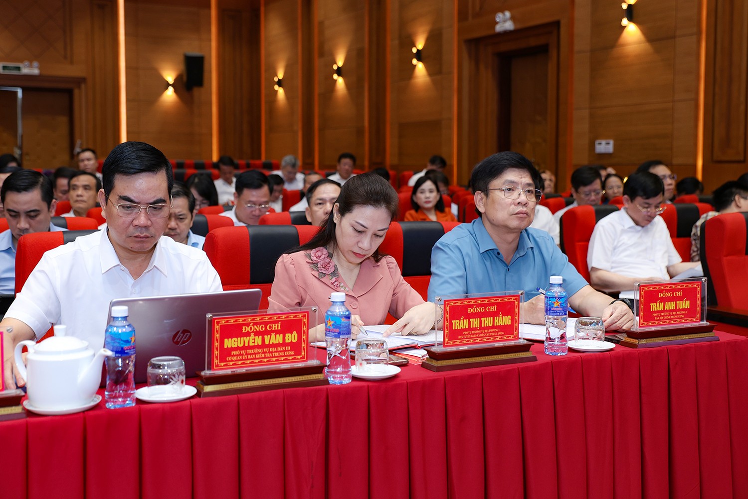 Đại diện các ban Đảng Trung ương dự hội nghị.