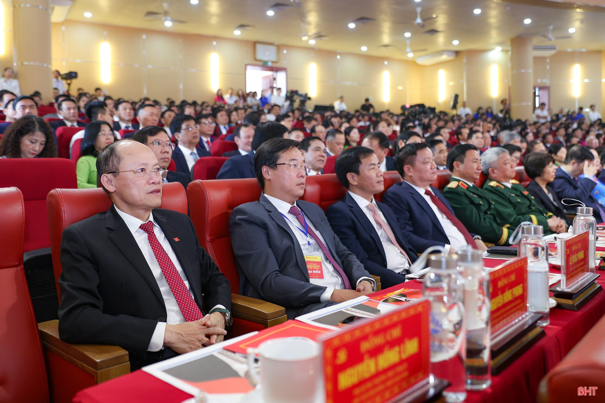 Đồng chí Nguyễn Hồng Lĩnh - Phó Bí thư Thường trực Tỉnh ủy, Chủ tịch HĐND tỉnh và đại biểu dự lễ kỷ niệm.