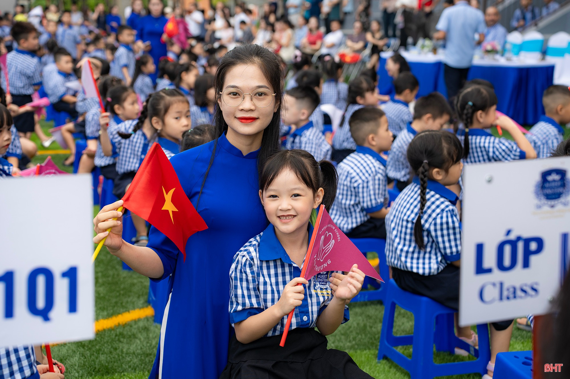 Cô trò Trường Tiểu học, THCS &amp; THPT Albert Einstein rạng rỡ trong ngày khai giảng.