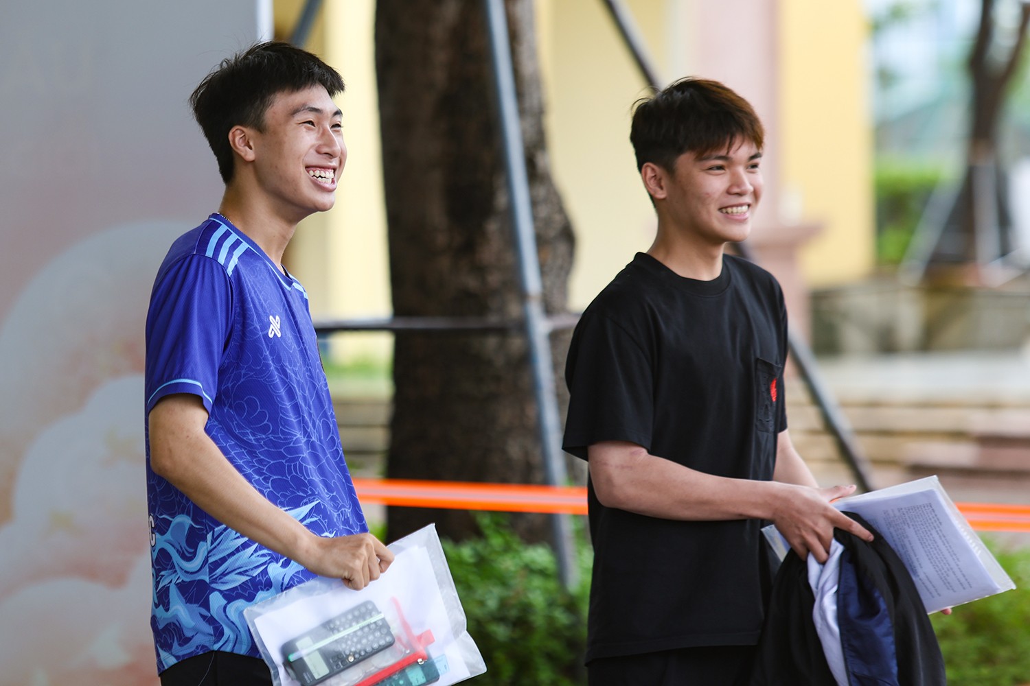 Những nụ cười rạng rỡ sau môn thi đầu tiên tiếp thêm động lực để các sĩ tử Hà Tĩnh bước vào những môn thi tiếp theo của Kỳ thi tốt nghiệp THPT năm 2026.