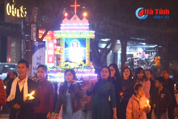 ha tinh ron rang don giang sinh 2017