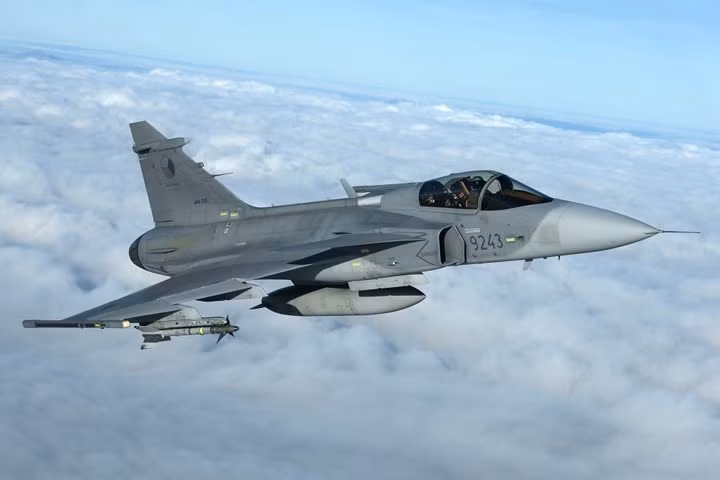 saab jas 39 gripen canh chim la day uy manh