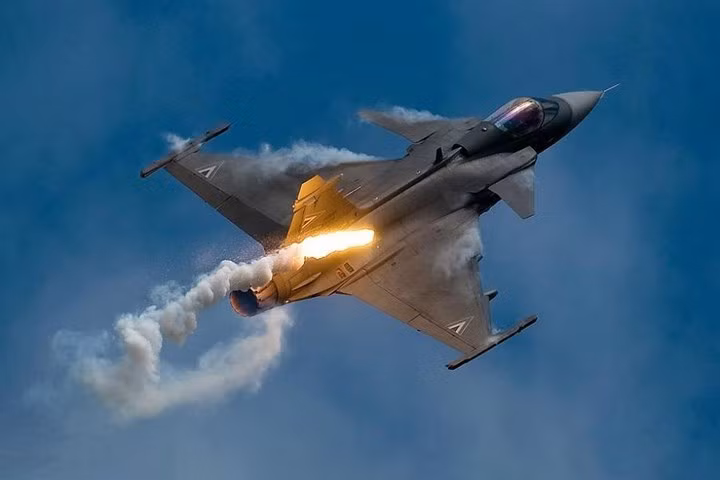 saab jas 39 gripen canh chim la day uy manh