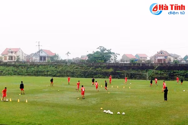 u19 ha tinh tich cuc chuan bi vong loai quoc gia nam 2018
