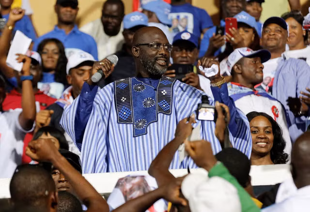 cuu danh thu bong da dac cu tong thong liberia