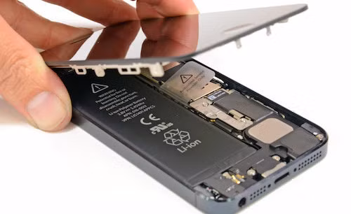 khi nao nen thay pin cho iphone do apple lam cham
