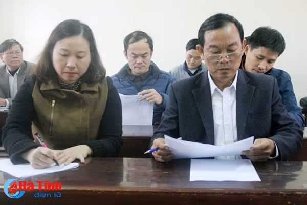 51 thi sinh thi chuyen vien chinh khoi dang mttq va doan the