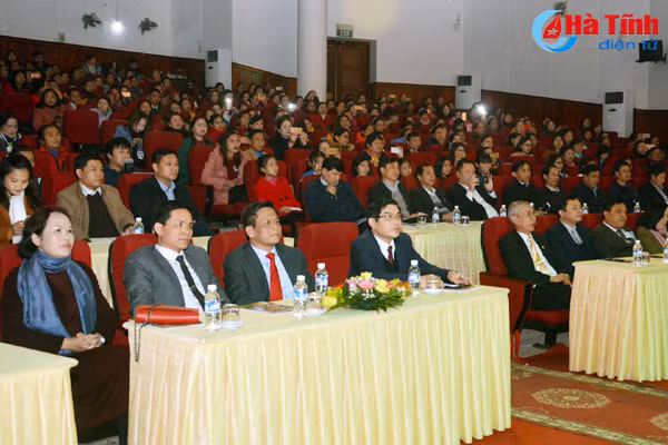 ha tinh bieu duong 26 tre em gai cham ngoan hoc gioi
