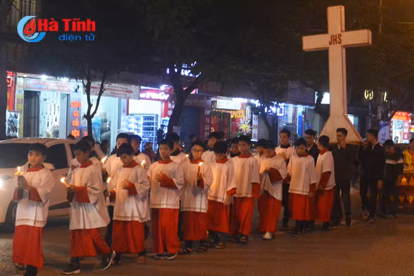 ha tinh ron rang don giang sinh 2017