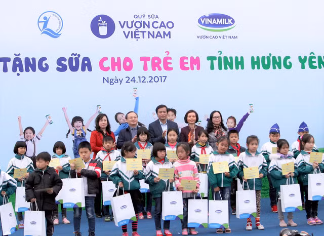 quy sua vuon cao viet nam dem niem vui cuoi nam den tre em hung yen