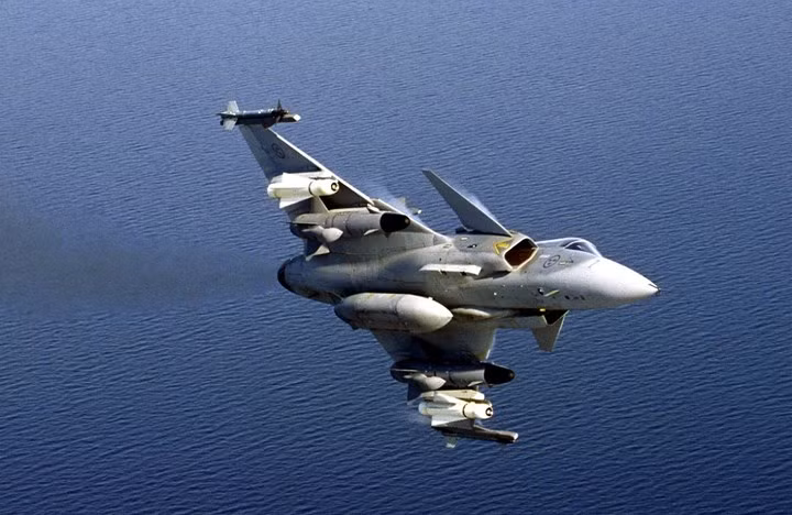 saab jas 39 gripen canh chim la day uy manh