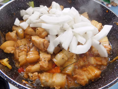 thit kho dua non beo bui khoi che