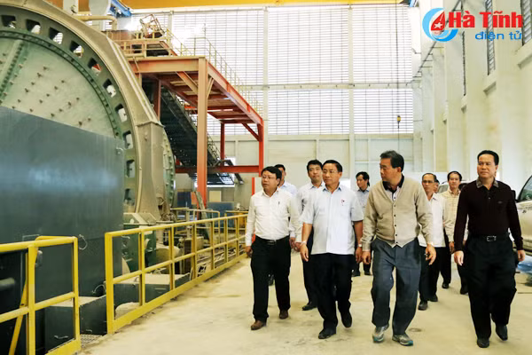 doan can bo cap cao ha tinh tham quan mot so du an lon o bolykhamxay