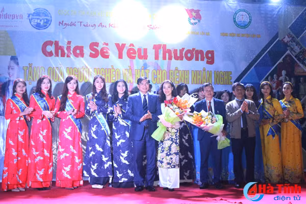 nguoi dep trang an mang nang am den benh nhan ngheo loc ha