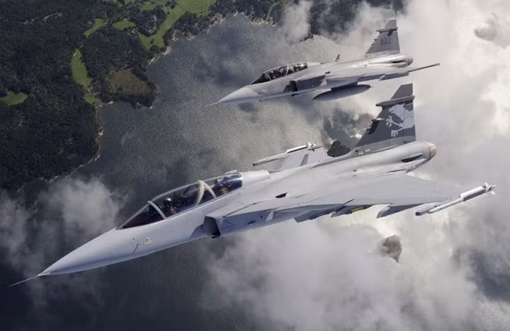 saab jas 39 gripen canh chim la day uy manh
