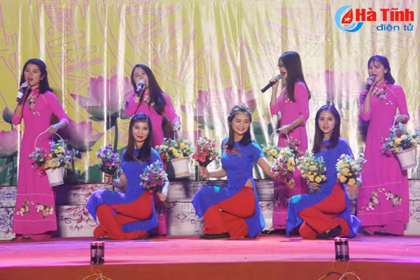 soi dong chuong trinh van nghe chao nam moi o tp ha tinh