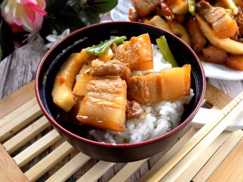 thit kho dua non beo bui khoi che