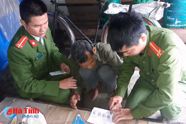 cong an thach ha gac le de cap phat cmnd cho nguoi dan