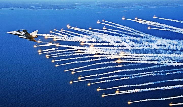 saab jas 39 gripen canh chim la day uy manh