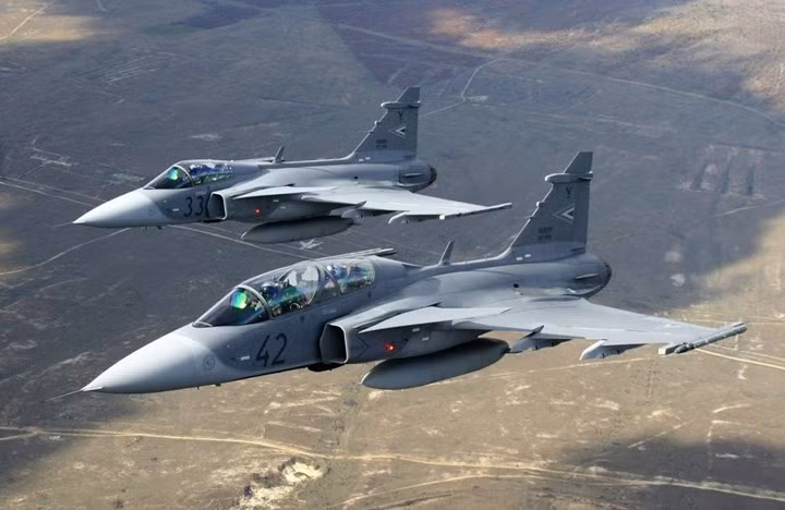 saab jas 39 gripen canh chim la day uy manh