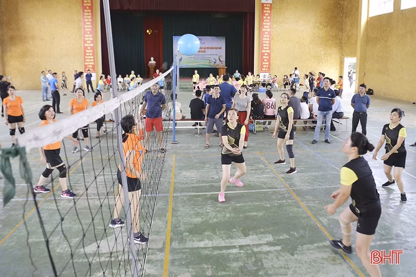 Tổ chức thành công Giải Bóng chuyền hơi CLB Nhà báo nữ Hà Tĩnh