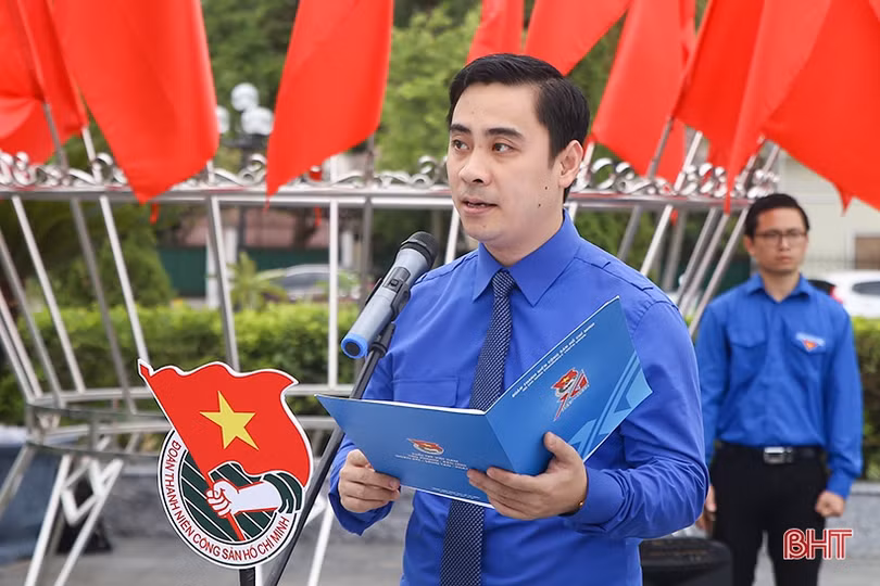 Tuổi trẻ Hà Tĩnh dâng hương tưởng niệm Chủ tịch Hồ Chí Minh