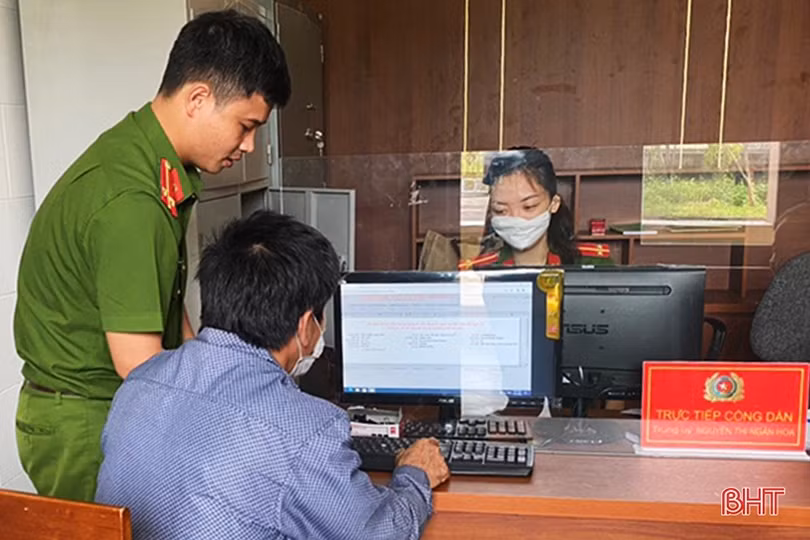 Nhanh chóng, thuận tiện khi đăng ký ô tô, xe máy tại công an cấp huyện, xã ở Hà Tĩnh