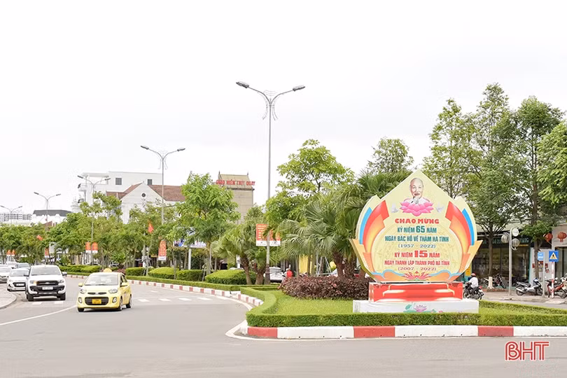 TP Hà Tĩnh rực rỡ cờ hoa đón chào hai sự kiện lớn