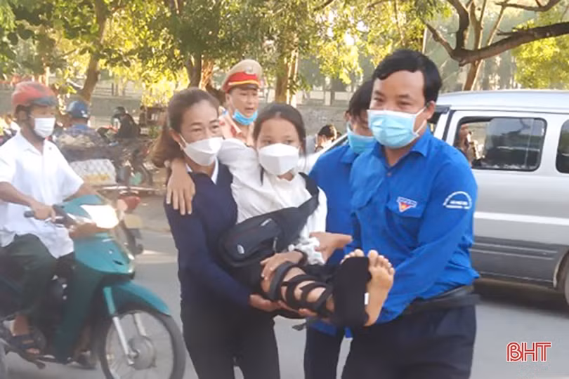 Thí sinh Hà Tĩnh thực hiện nghiêm quy chế trường thi, bắt đầu làm bài tự luận môn Ngữ văn