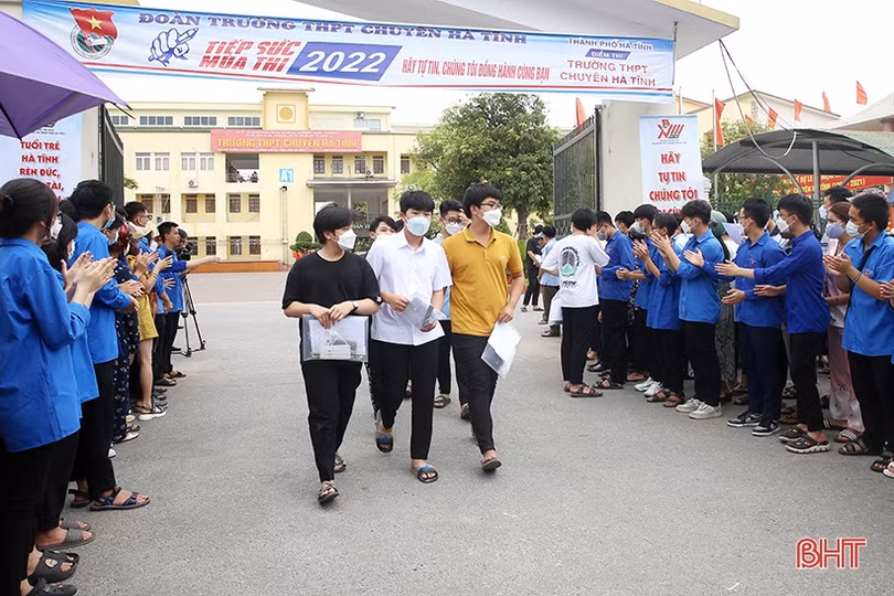 Thí sinh thi vào lớp 10 THPT Chuyên Hà Tĩnh: Đề không quá khó, sát kiến thức ôn tập
