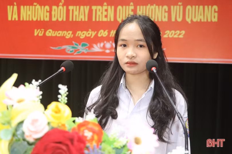 Trao giải Cuộc thi viết về Đình nguyên Tiến sỹ Phan Đình Phùng và huyện Vũ Quang