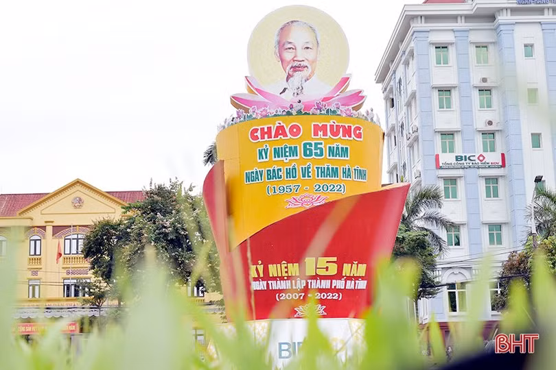 TP Hà Tĩnh rực rỡ cờ hoa đón chào hai sự kiện lớn