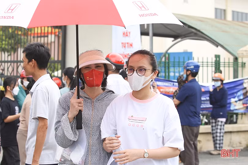 Thí sinh thi vào lớp 10 THPT Chuyên Hà Tĩnh: Đề không quá khó, sát kiến thức ôn tập