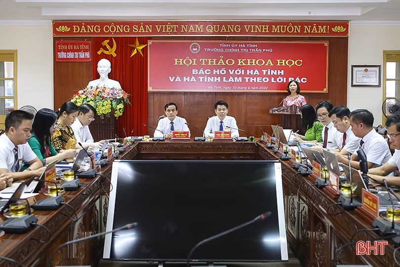 Hội thảo khoa học “Bác Hồ với Hà Tĩnh và Hà Tĩnh làm theo lời Bác”