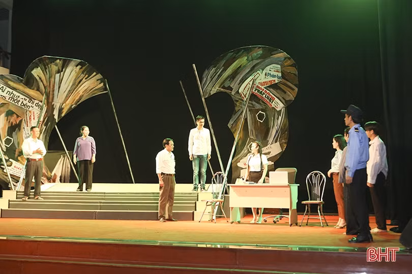Ông “trưởng phòng tha hóa” và cô “kỹ sư cương trực” kể chuyện “gặt” huy chương vàng cho ngành VH-TT&DL Hà Tĩnh