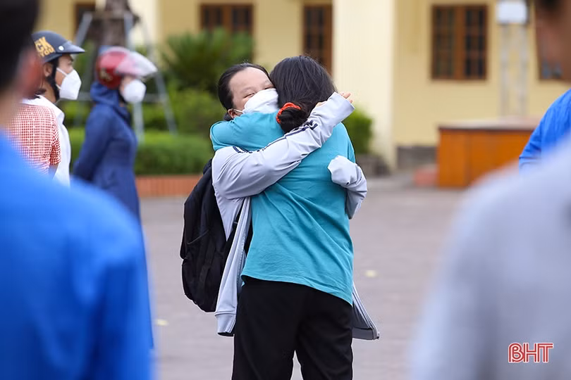 Thí sinh thi vào lớp 10 THPT Chuyên Hà Tĩnh: Đề không quá khó, sát kiến thức ôn tập