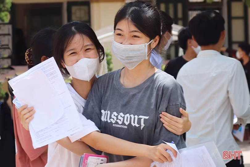 Ngày đầu Kỳ thi vào lớp 10 ở Hà Tĩnh diễn ra an toàn, nghiêm túc ảnh 8 Ngày đầu Kỳ thi vào lớp 10 ở Hà Tĩnh diễn ra an toàn, nghiêm túc