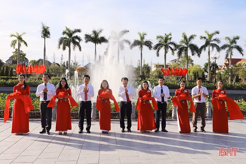 Lãnh đạo TP Hà Tĩnh dâng hương Khu lưu niệm Bác Hồ và ra mắt các công trình chào mừng
