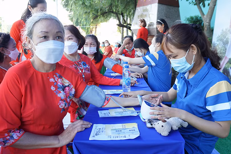 Vinamilk đồng hành cùng người cao tuổi lan tỏa thông điệp “sống khỏe, sống thanh xuân”