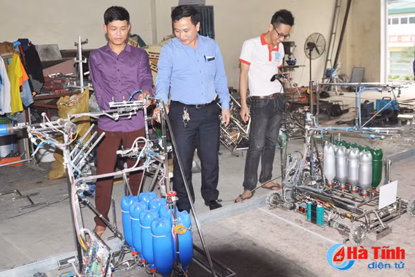 robot ha tinh san sang chinh chien tai dau truong robocon 2018