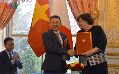 tong bi thu giua hai nuoc phap va viet nam la ca mot su chan tinh