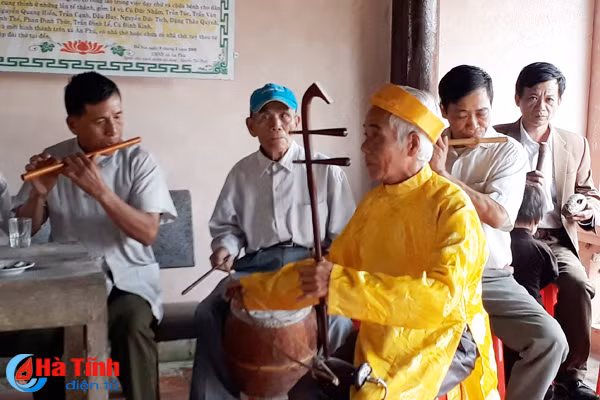 dong dao nguoi dan du le khai hoi den vai