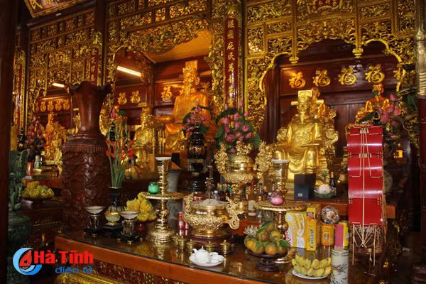 Choáng ngợp những pho tượng dát vàng tại điện Trần ở Hà Tĩnh