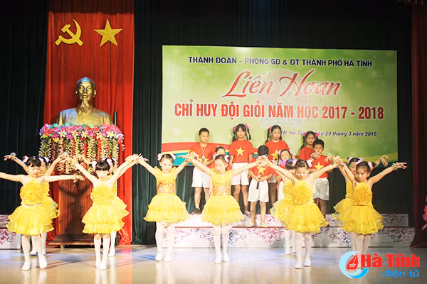 hoc sinh 9 truong thcs tham gia lien hoan chi huy doi gioi