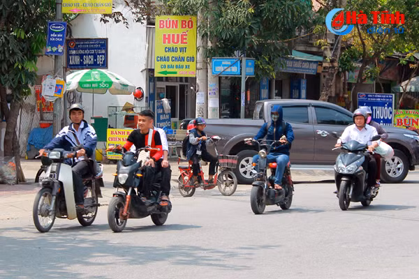 hoc sinh vi pham luat giao thong tu ben thuy den deo ngang
