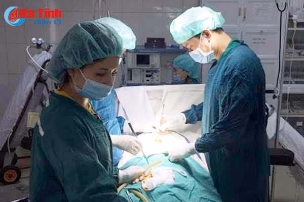 bvdk thanh pho ha tinh phau thuat thanh cong khoi u hiem gap