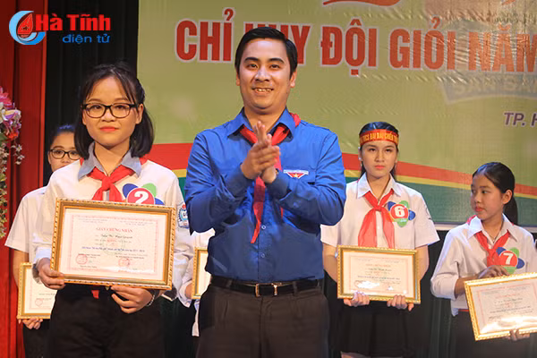 hoc sinh 9 truong thcs tham gia lien hoan chi huy doi gioi