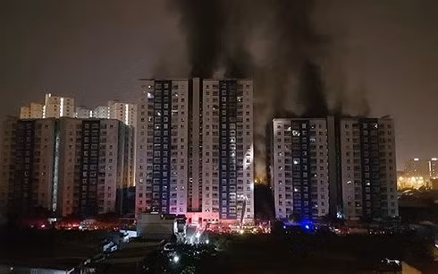khoi to vu chay chung cu carina plaza quan 8 lam 13 nguoi chet