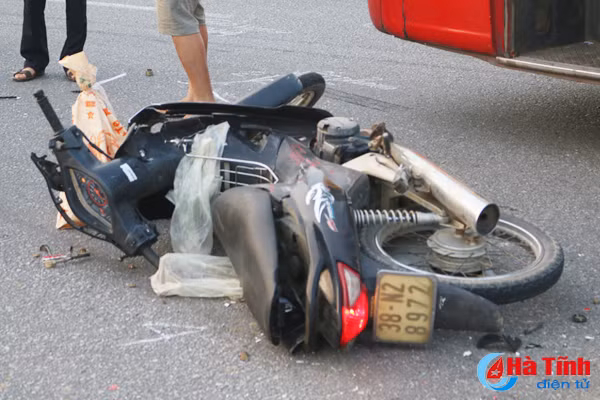 lien tiep 3 vu tai nan trong mot buoi 4 nguoi nhap vien