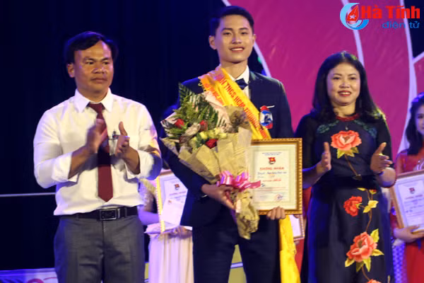 ngam nhin trai tai gai sac truong thpt ky anh